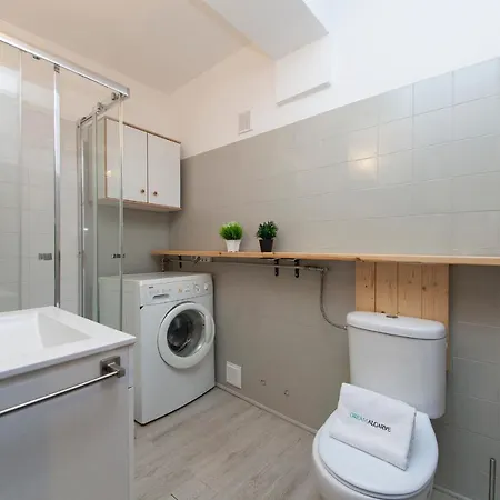 B12 - Pool And Sun Apartment Lagos